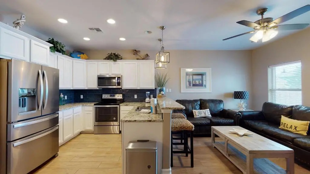 CDR109 Salt Therapy 3 bedroom 3 bath Newly Remodeled, BEACH home with Shared POOL