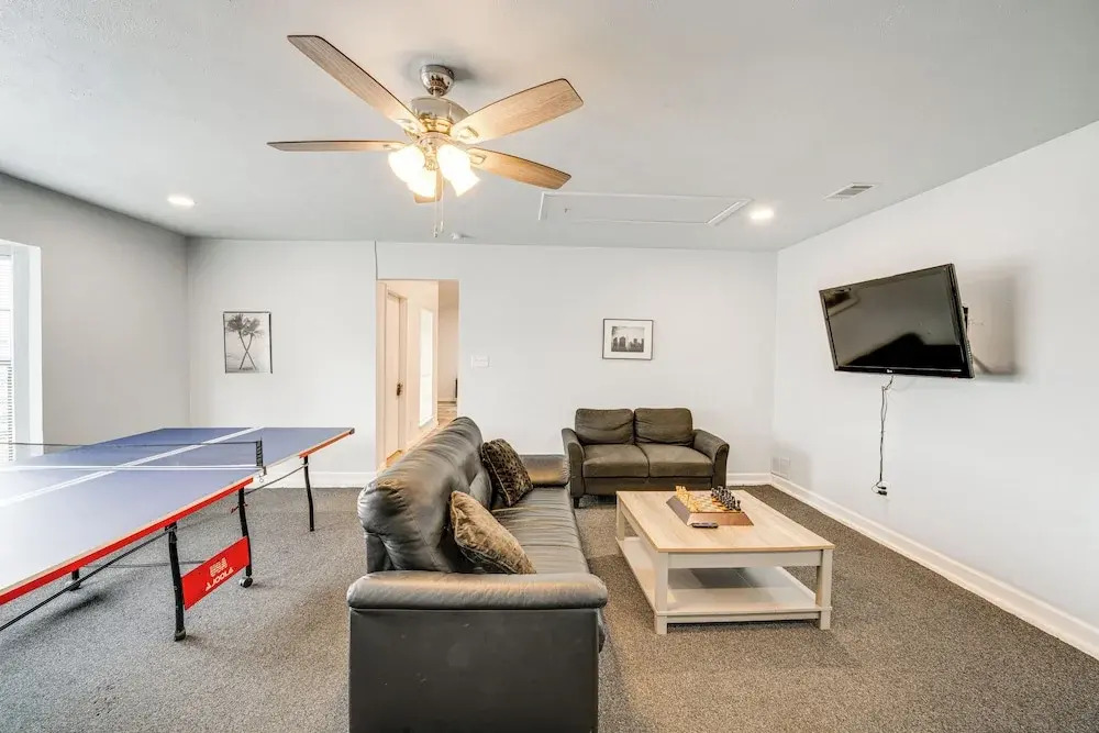 Game Room & Pool: Family Home in The Colony!