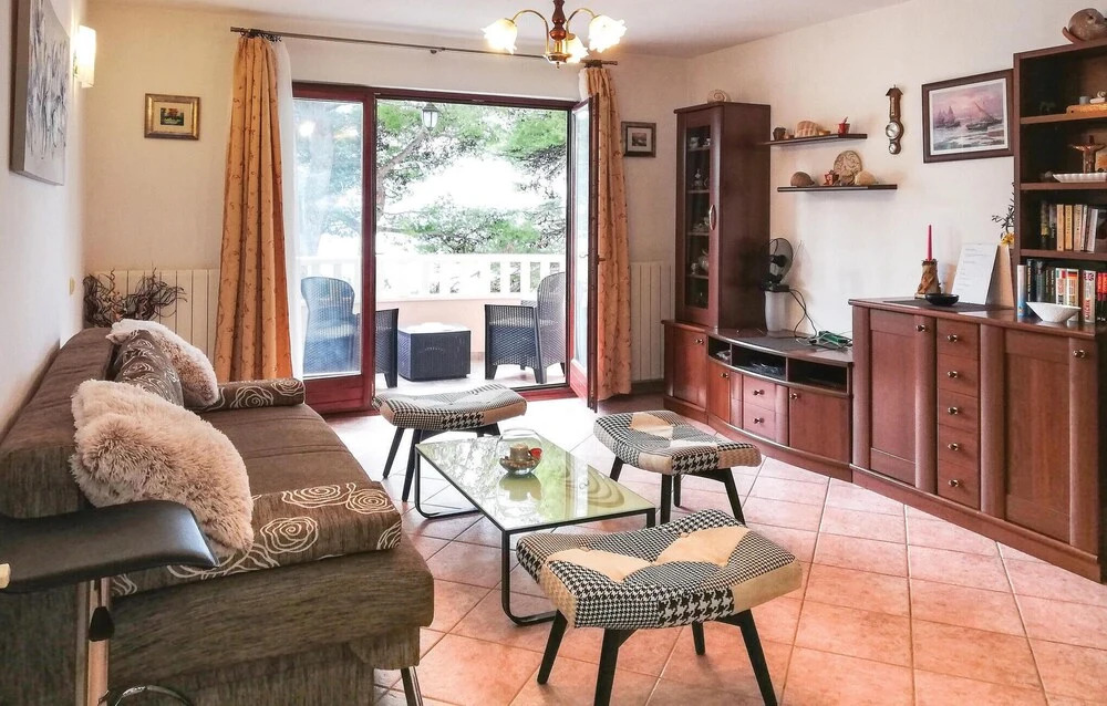 Beautiful Home in Jesenice With Wifi and 3 Bedrooms