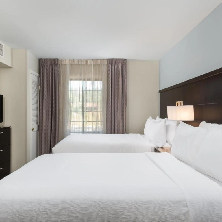 Staybridge Suites Chantilly Dulles Airport by IHG
