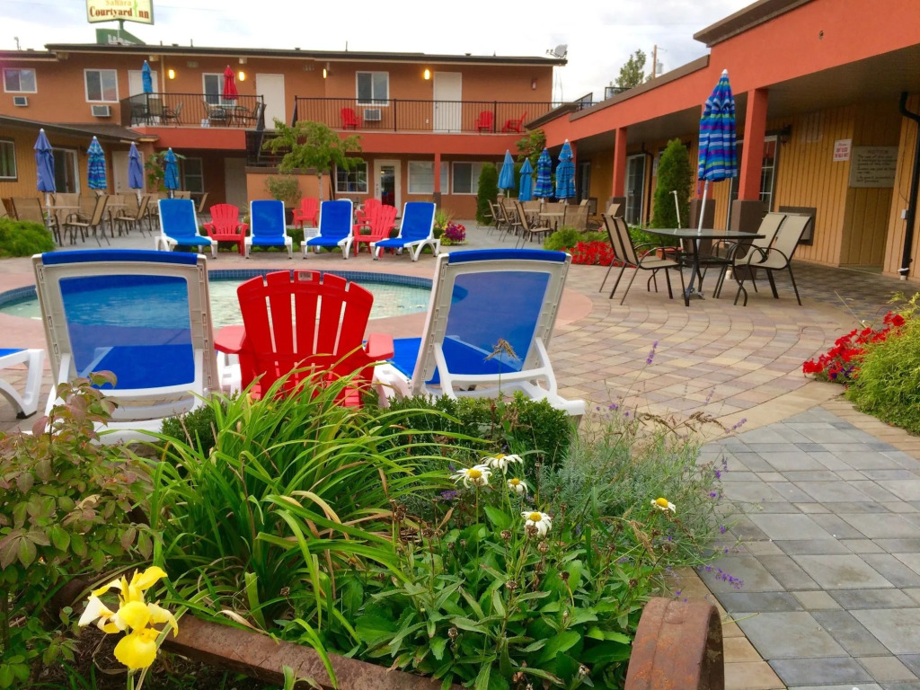 Sahara Courtyard Inn & Suites Osoyoos