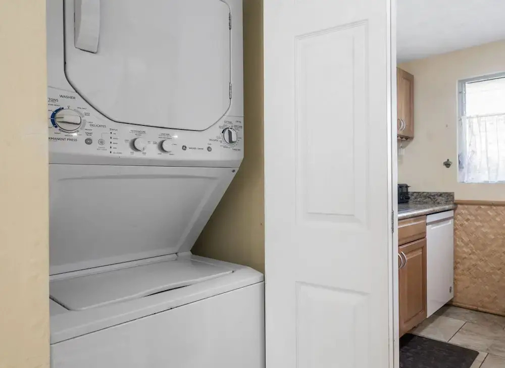 Steps From Lanai to Beach - AC & Wifi - Affordable- Vrkcv