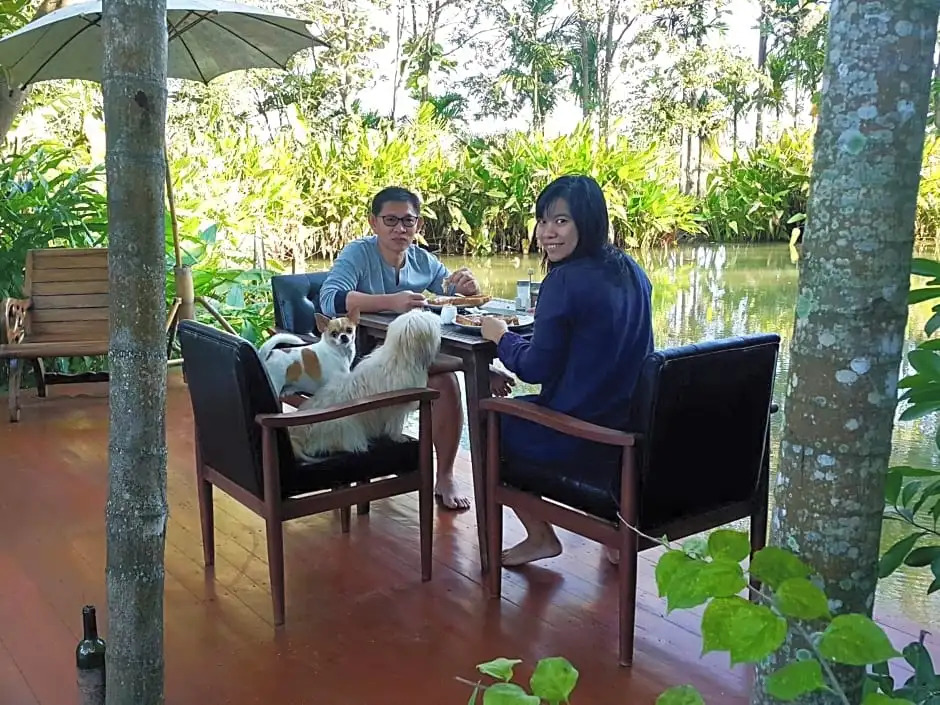 Baan Tung Boon Lom