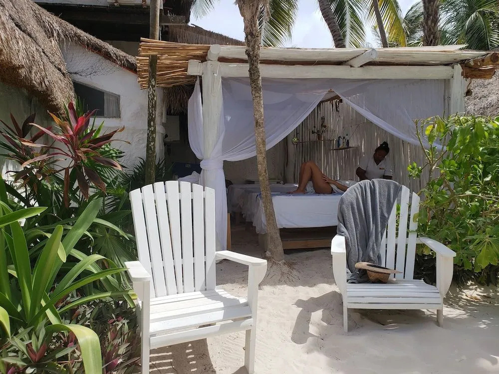 Playa Mambo Eco Cabanas