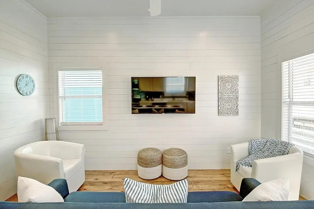 Brock's 2 Bedroom Bungalow by Redawning