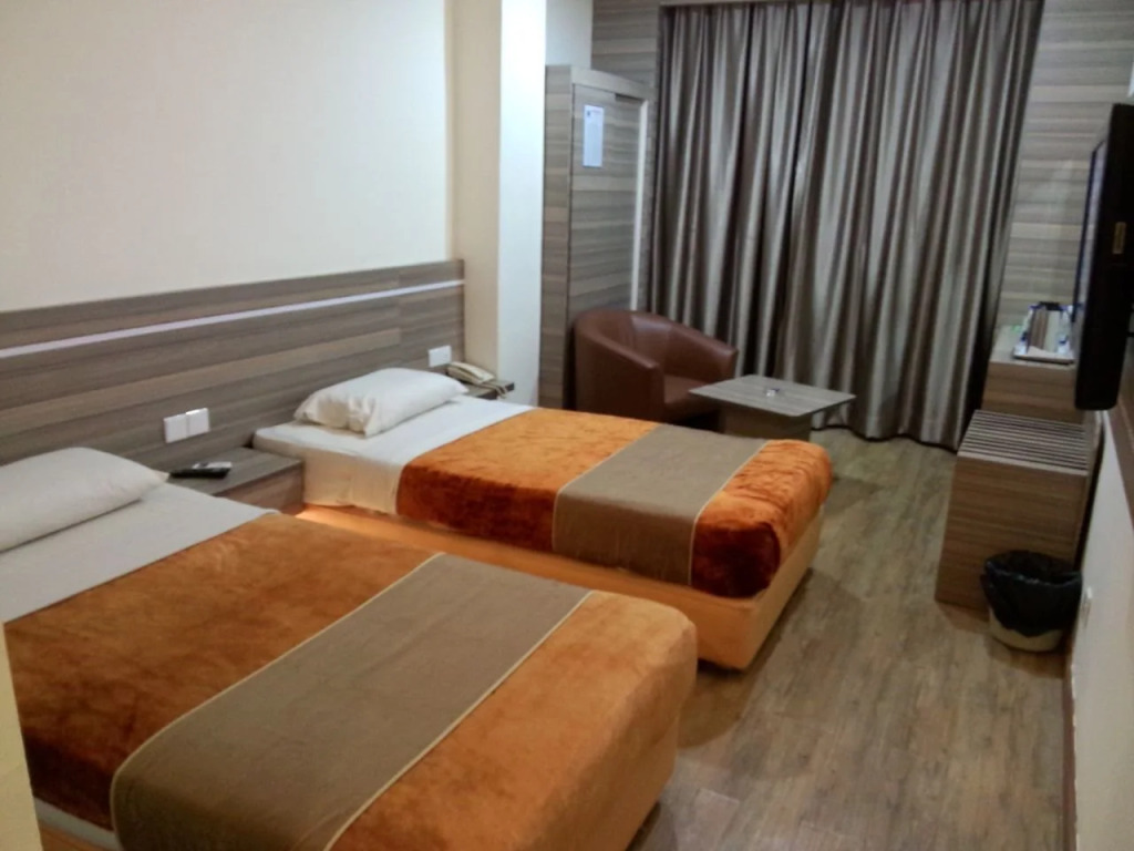 Holiday Hotel