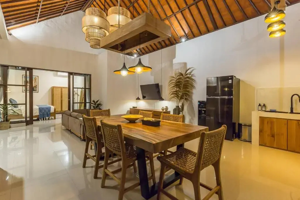 Charming 3 Bedrooms Villa Beach Walking Distance