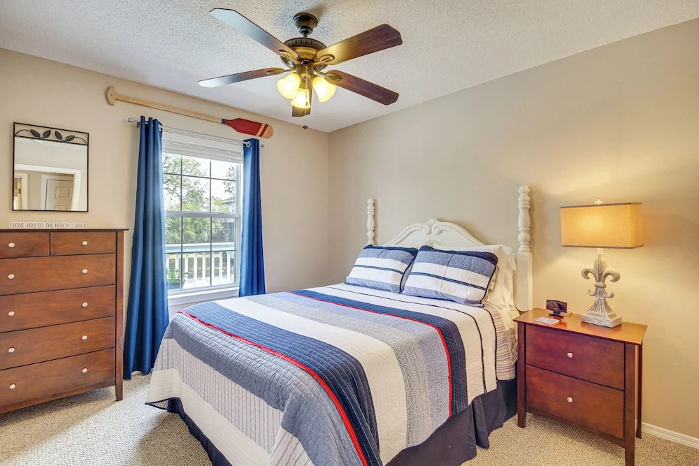'sea La Vie' Coastal Getaway Steps From the Beach