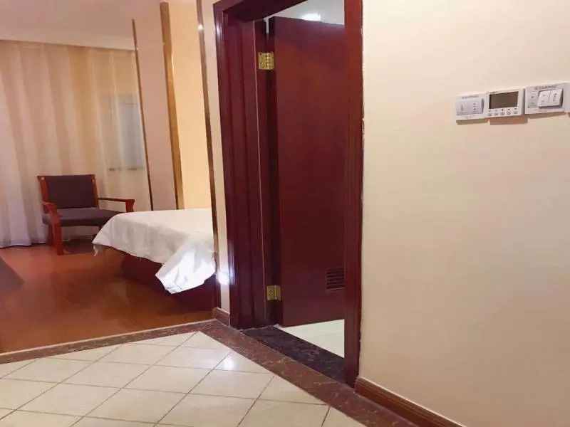 GreenTree Inn Bajiao (E) Street Express Hotel