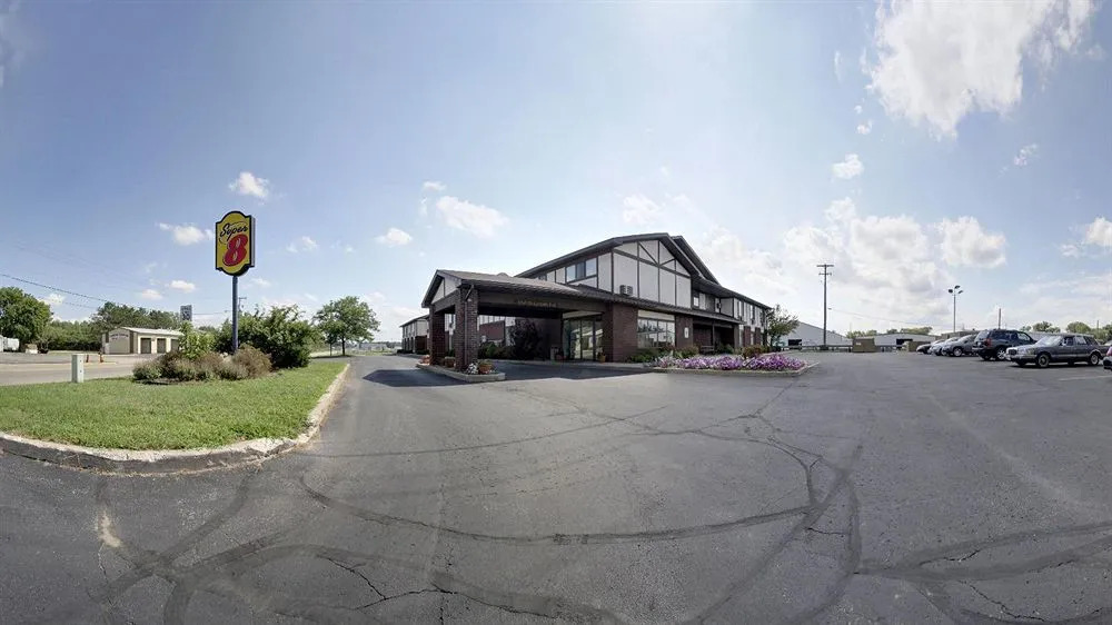Super 8 Motel - Shawano