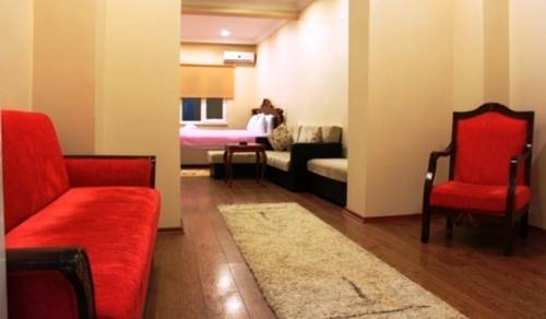 La Perla Suites