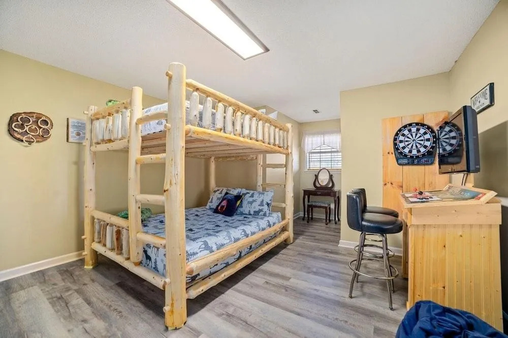 Strollin' Bear 3 Bedroom Home by Redawning