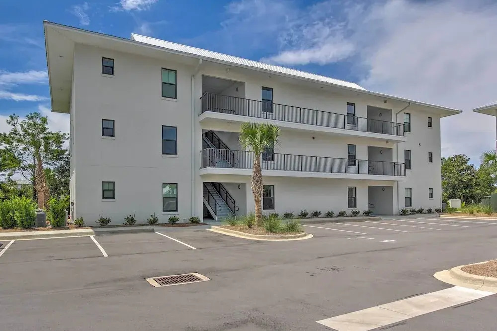 Bright Condo w/ Pool, 3 Blocks to Santa Rosa Beach