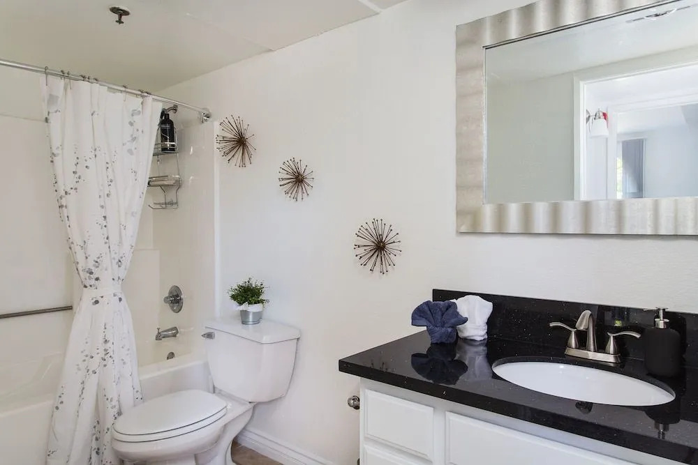 Extravagant Hollywood Cosmo Suites