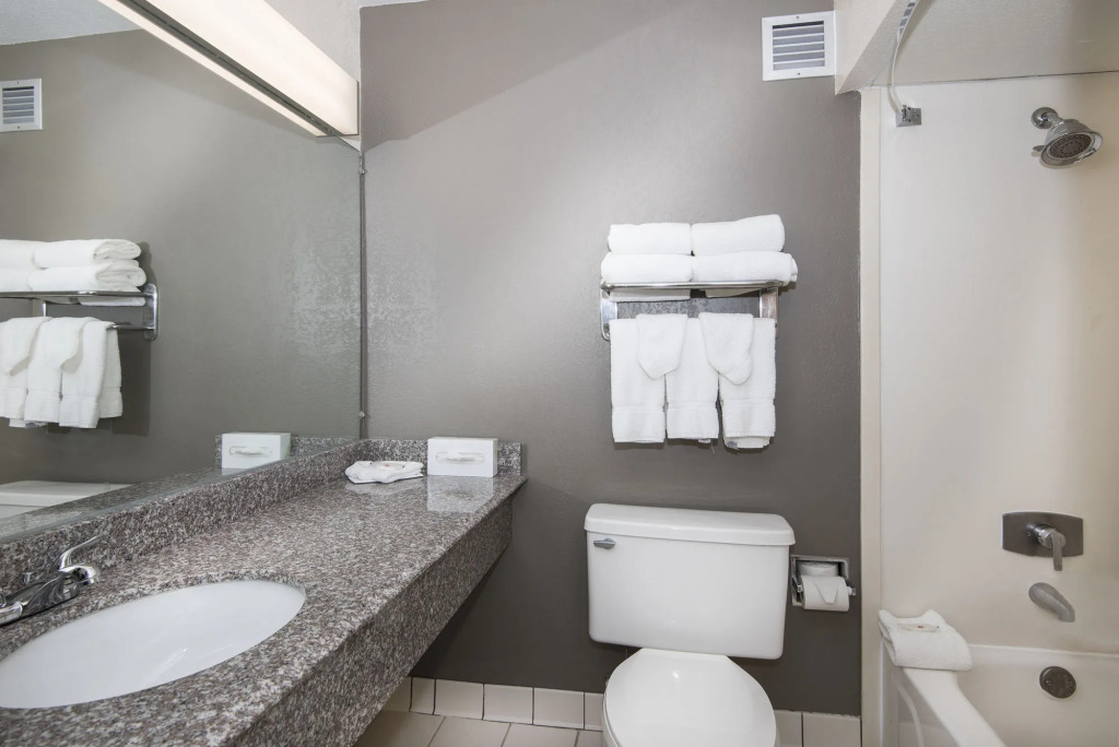Rodeway Inn & Suites and Conference Center