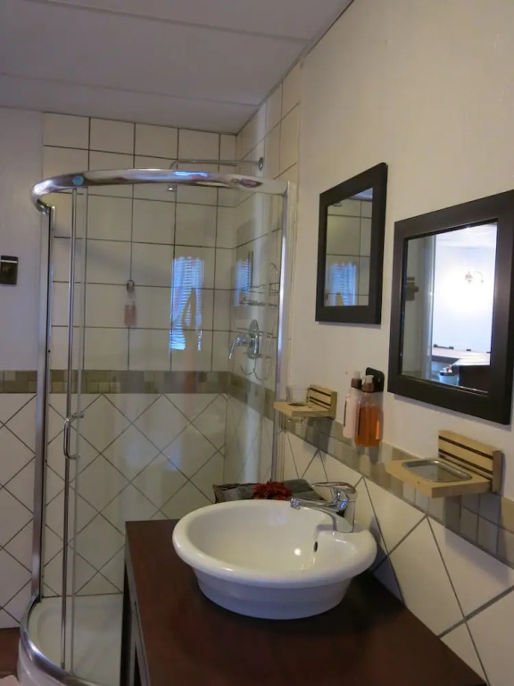 Self Catering 1 Bedroom Sofa Bedfull Bathroom Ideal for 4 Guets - Welcome