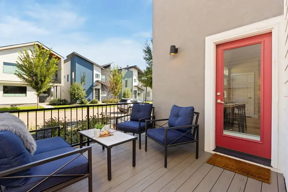 Rams Roost Rooftop Hot Tub, Patio & Family Fun