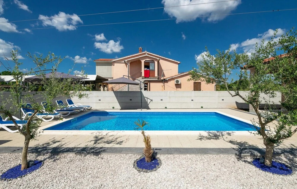 Awesome Home In Nedescina