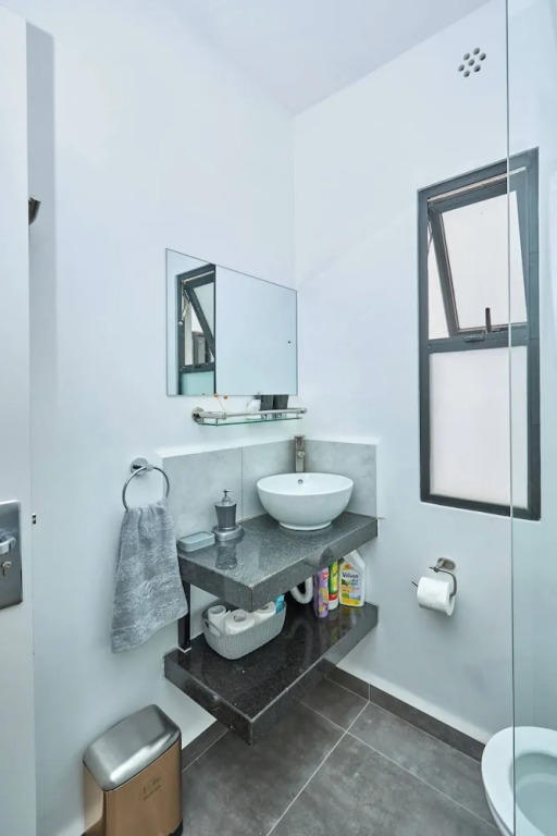 Sunset Escape Apartment Modern & Spacious Two Bedroom in Tatu City