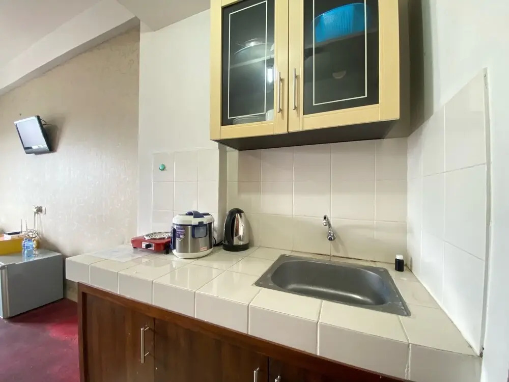 Beauty Spacious Studio Room At Pinewood Apartment Jatinangor