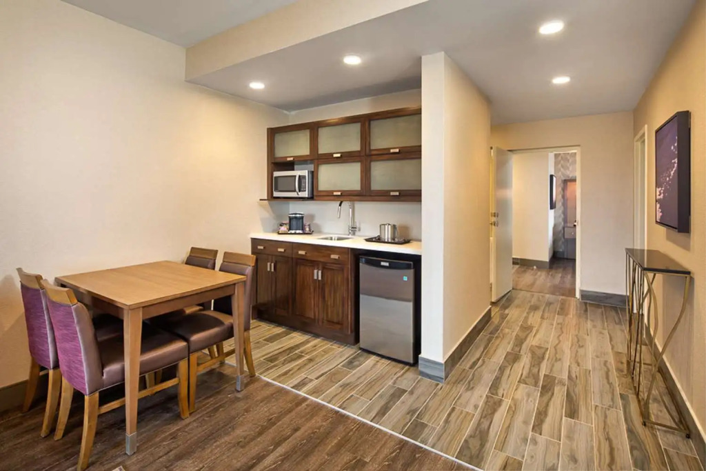 DoubleTree by Hilton Halifax Dartmouth