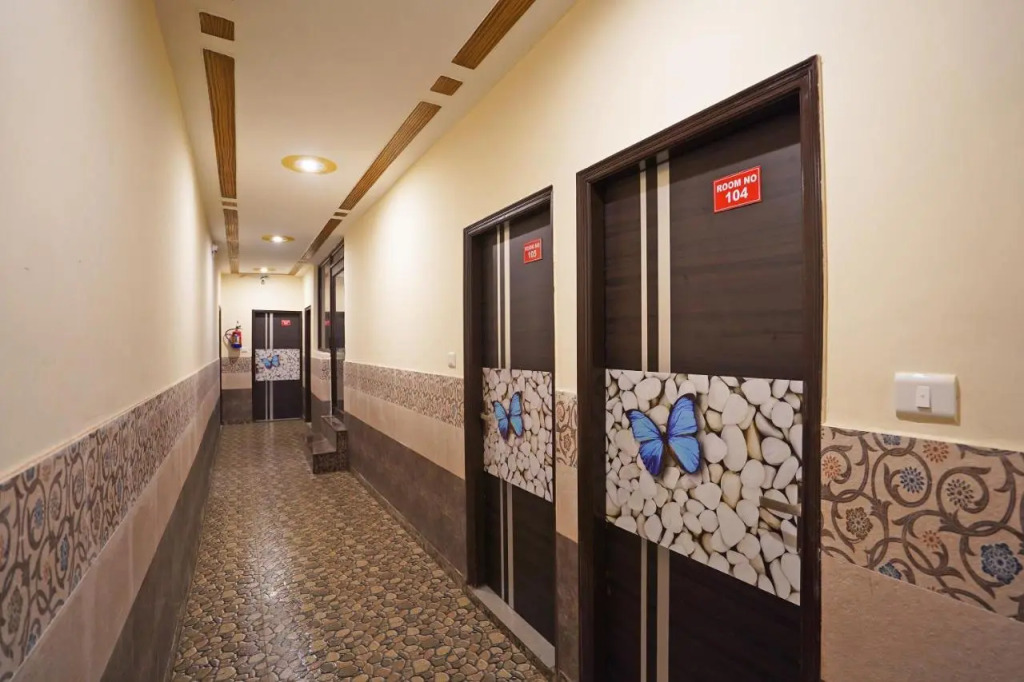 Qlark White Palace by OYO Rooms