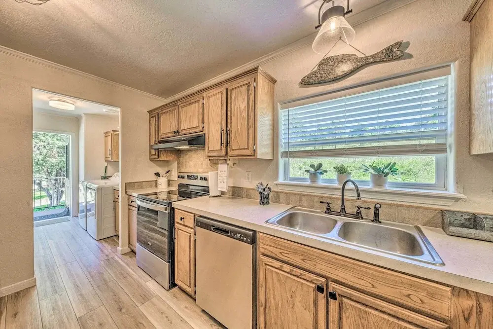 Peaceful Alto Home w/ Deck ~ 12 Mi to Ski Apache!