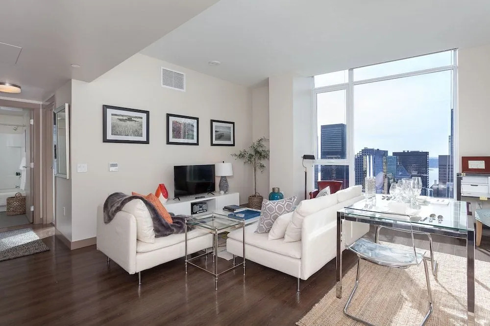 Luxe Hubs Convention Center Apartments