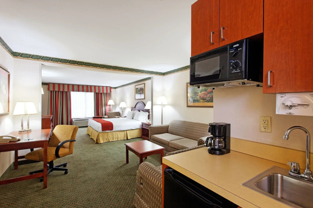 Holiday Inn Express & Suites Tupelo by IHG