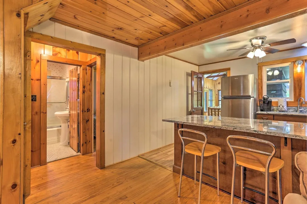 Steps to Lake: Tafton Cottage w/ Fire Pit & Grill