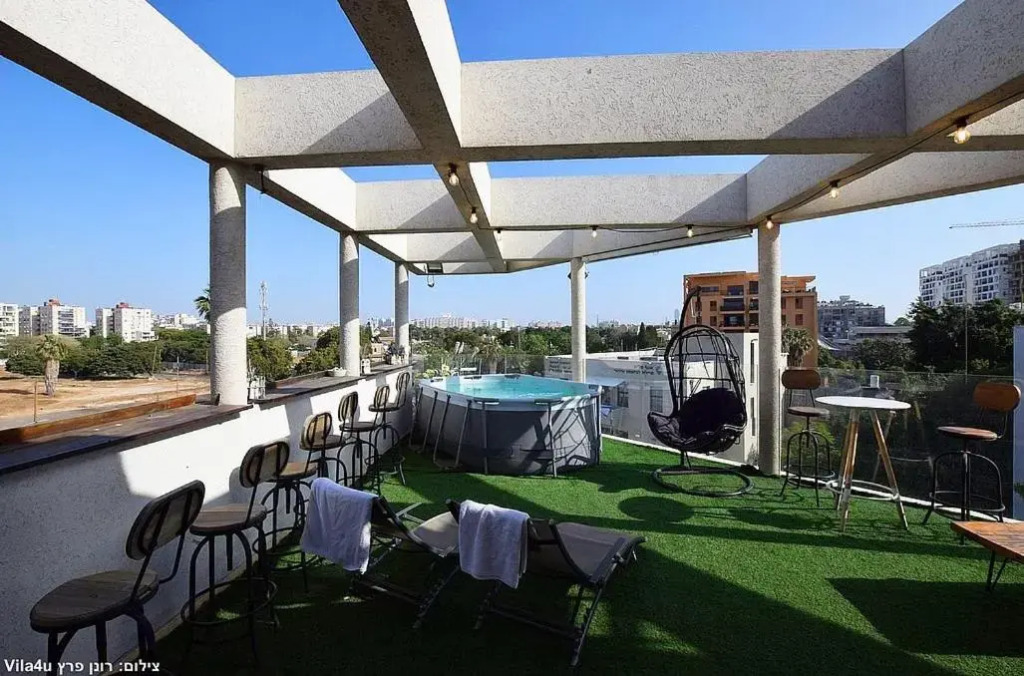 Luxurious Penthouse in Tel Aviv with Pool