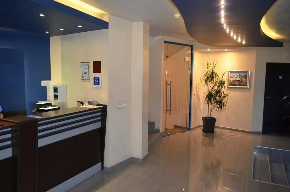 Riverside Hotel