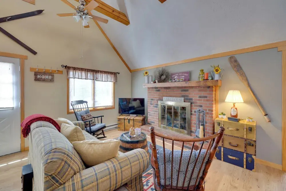 Walk to Beach: Pocono Lake Cabin w/ Pool Access!