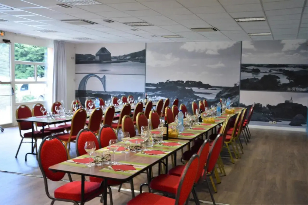 Logis Hôtel Restaurant Les Fontaines