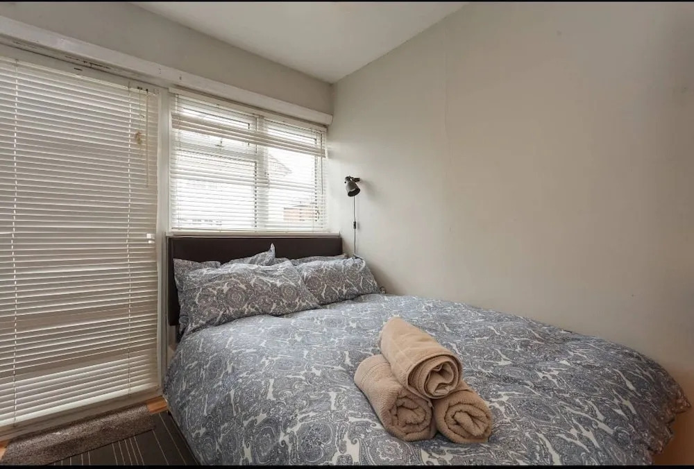 Shirley Apartments, Cozy Studio, 10 Min Drive to City Centre and Cruise Ship Terminals