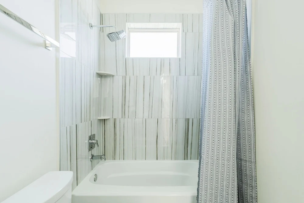 Cozy Getaway Perfect for 10 Prime Location NW6