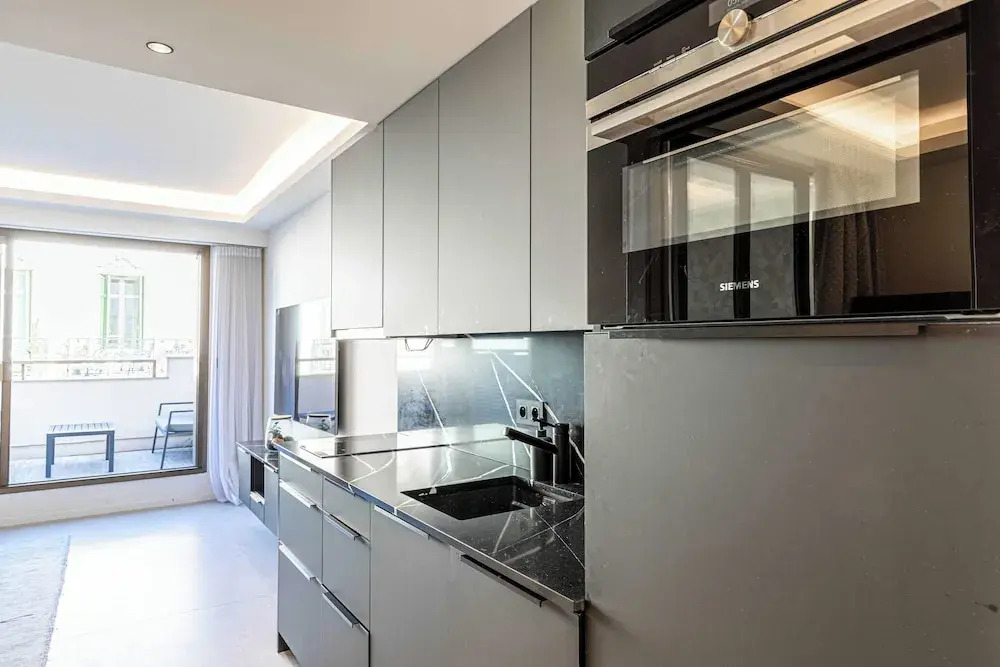 2 Room Apartment in Heart of Cannes+20m2 Terrace