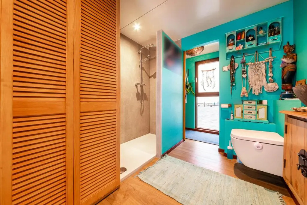 Houseboat - Sleeps 2 & Free Parking