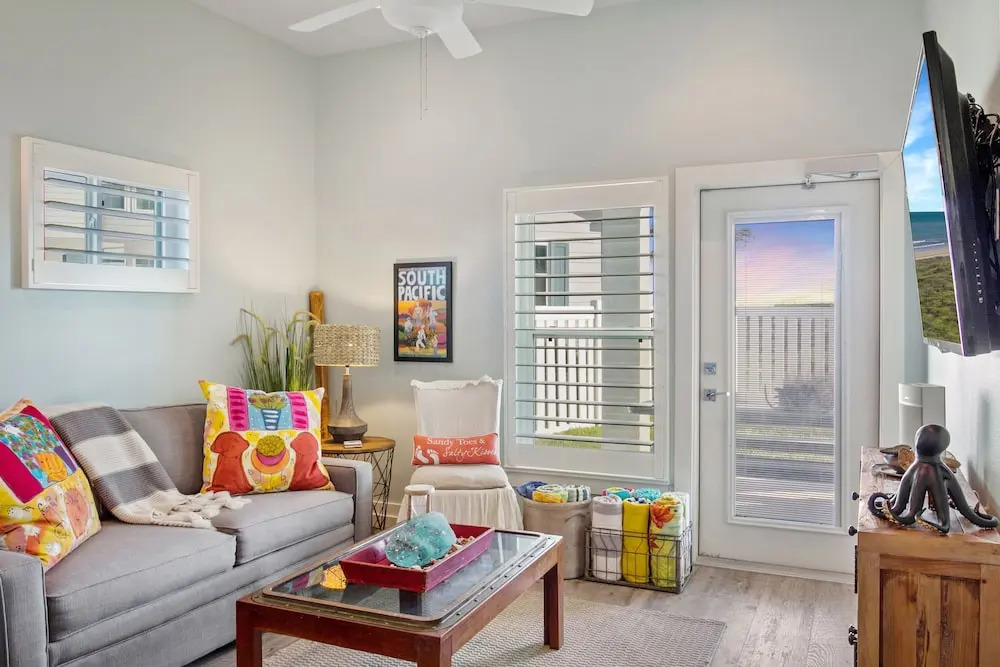 Gulf-view New-build W/ Pool & On-site Beach Access 4 Bedroom Home