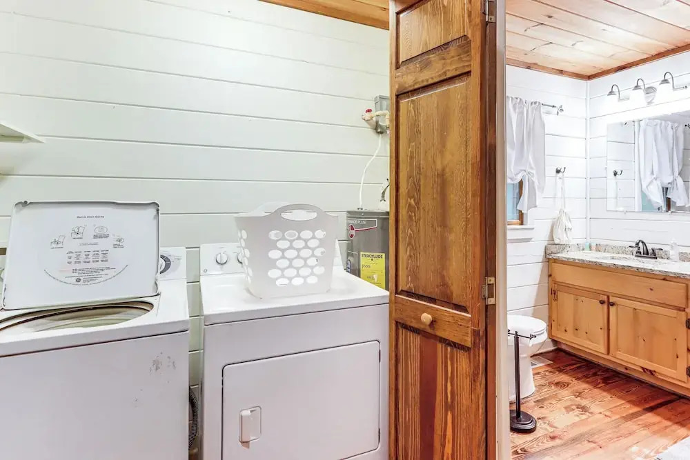 Creek Front Cabin w/ Hot Tub+fire Pit
