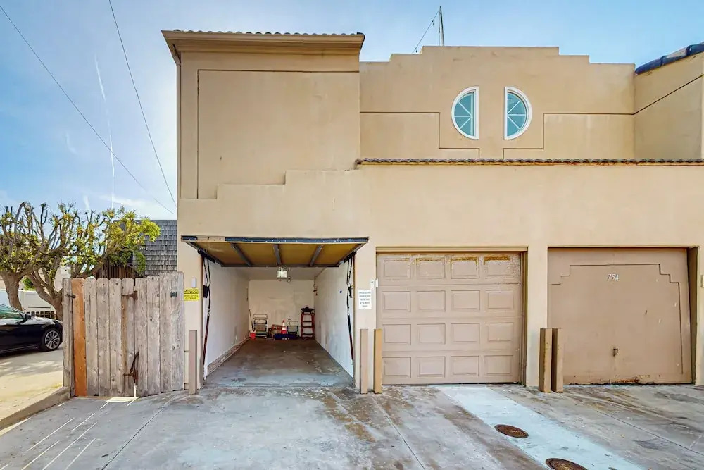 2BR Condo Steps to the Beach & Blvd-dog-friendly