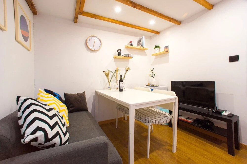 Hard Candy Apartment No.9