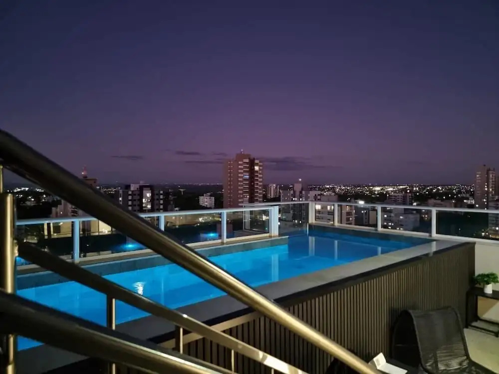 Aptos 1 ou 2 quartos no Centro com Piscina e Academia