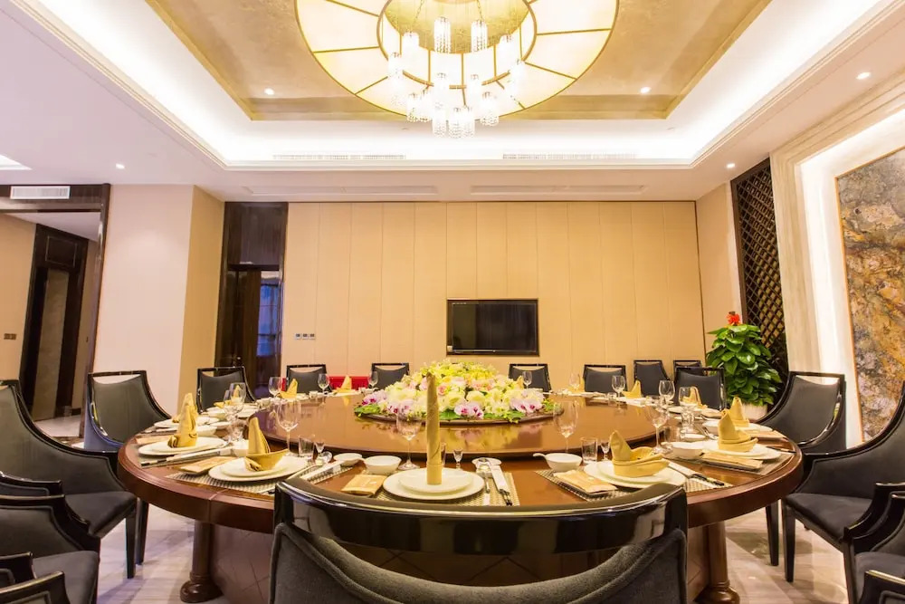 Lianjiang Century Hongteng Hotel