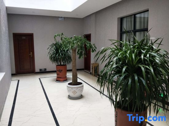 Shizong Yucheng Business Hotel