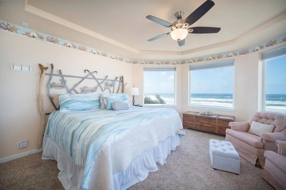 Beverly Beach Overlook for 8 by RedAwning