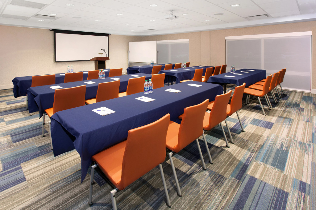 Holiday Inn Express & Suites - Sterling Heights-Detroit Area by IHG