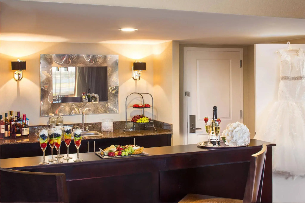 DoubleTree by Hilton New York-LaGuardia