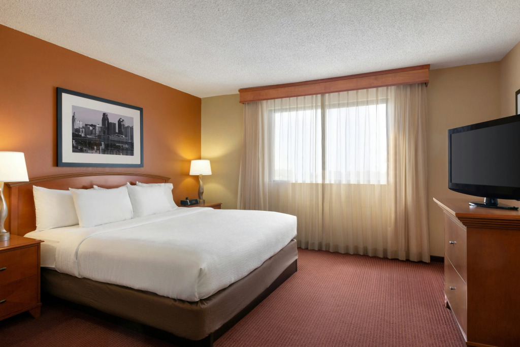 Embassy Suites by Hilton Kansas City International Airport