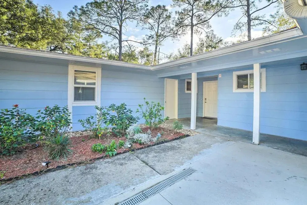 Bright Tallahassee Home w/ Deck, 3 Mi to Fsu!